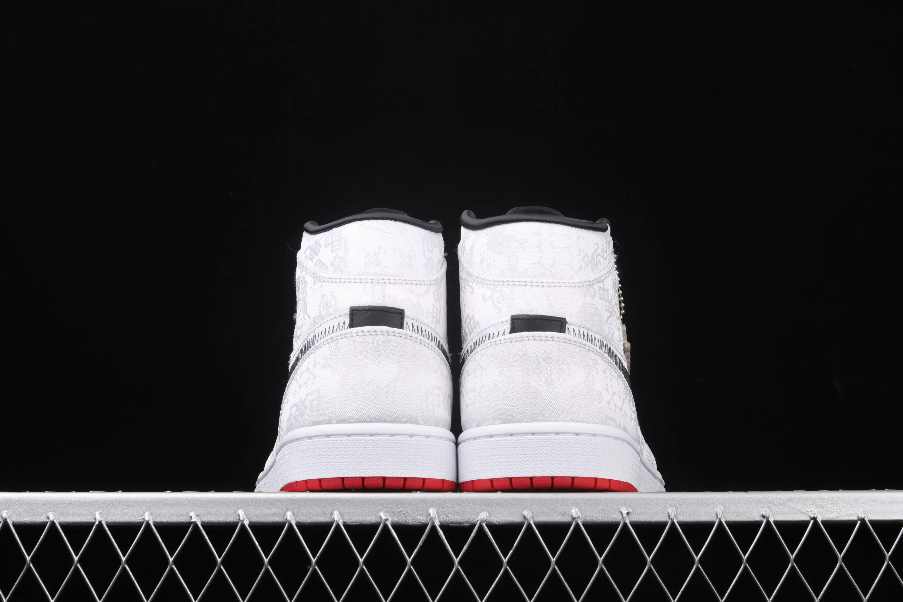 All categories Air Jordan Jordan series basketball shoes Air Jordan 1 Mid pure original version CLOT x Air Jordan 1 Mid "Fearless" AJ1 Joe 1 mid-top white silk CU2804-100